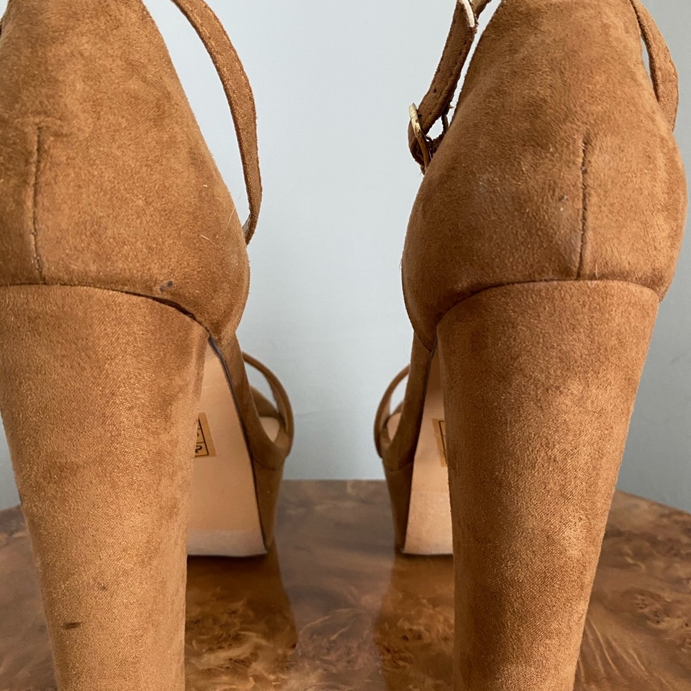 FASHION NOVA CARMEL SUEDE PLATFORM CHUCKY HEELS - Picture 6 of 8
